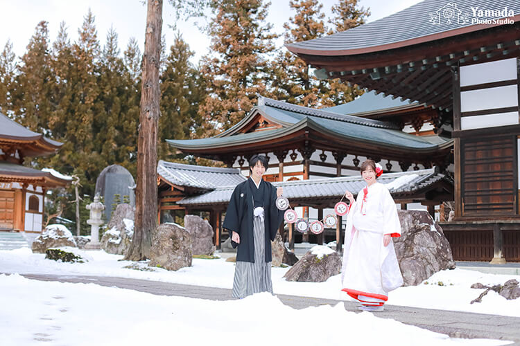 慈雲寺さんガーランドお寺和装雪景色